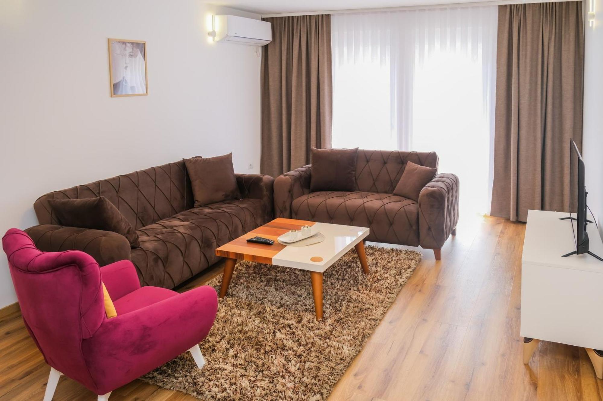 Nest Apartments Gjakova Eksteriør billede